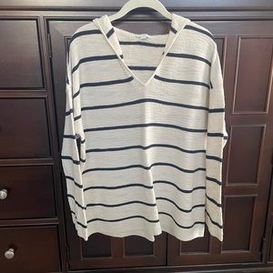 J.Jill hooded v neck top. Medium. New without tags